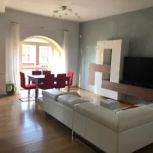 Il Castello - In Zona Residenziale Modena
